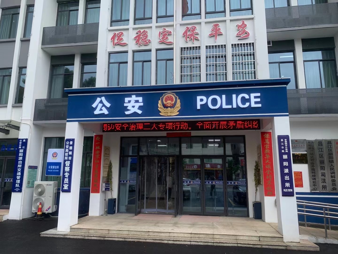 智能装备室.jpg